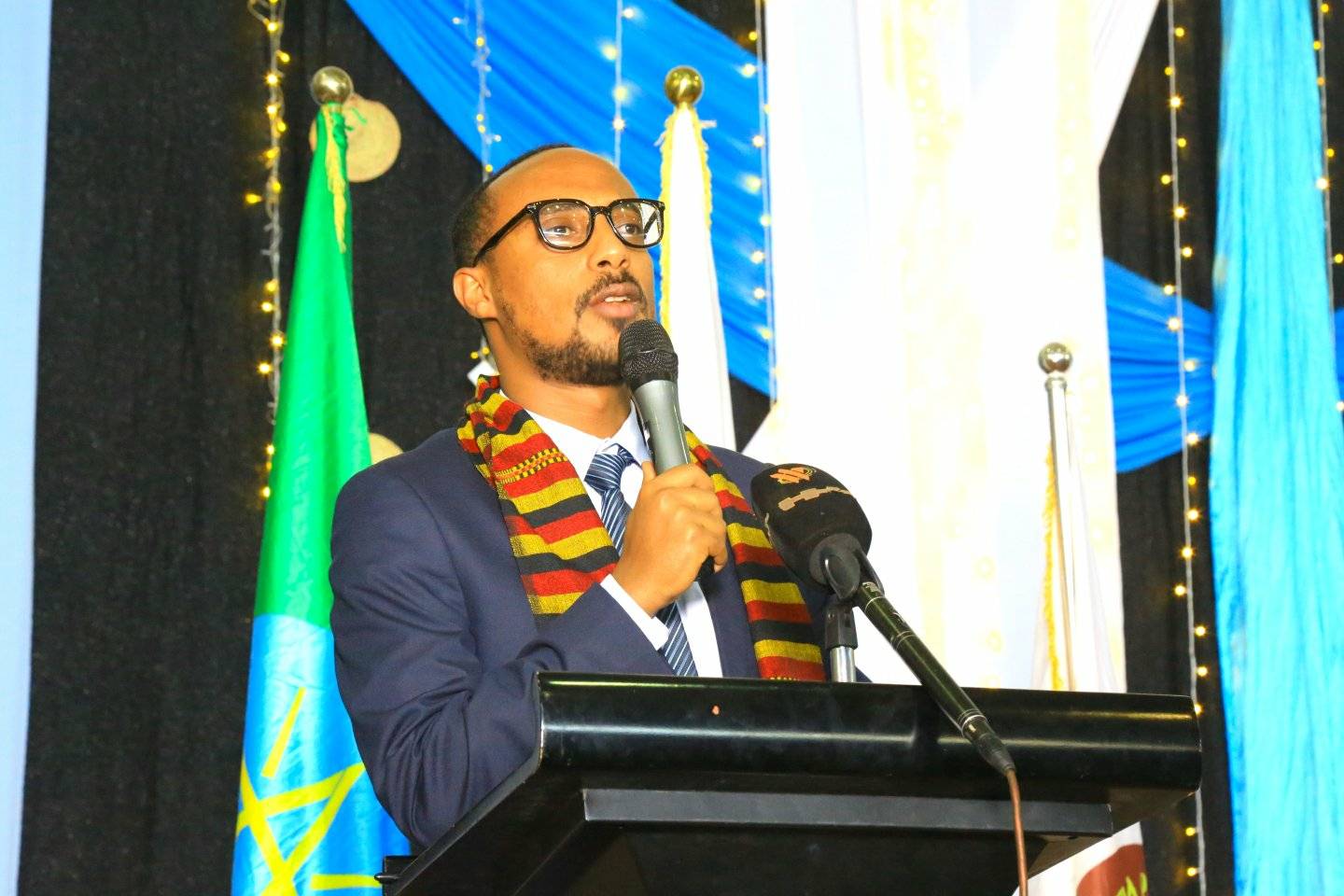 [#if smallImage??]
    [#if smallImage?is_hash]
        [#if smallImage.alt??]
            ${smallImage.alt}
        [/#if]
    [/#if]
[/#if]