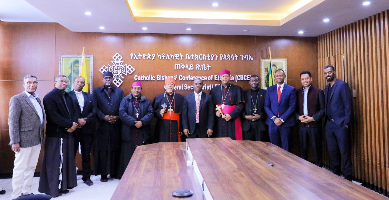 [#if smallImage??]
    [#if smallImage?is_hash]
        [#if smallImage.alt??]
            ${smallImage.alt}
        [/#if]
    [/#if]
[/#if]