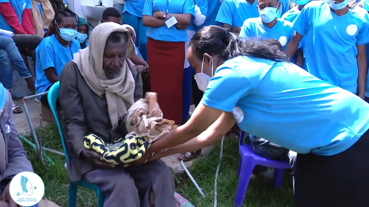 [#if smallImage??]
    [#if smallImage?is_hash]
        [#if smallImage.alt??]
            ${smallImage.alt}
        [/#if]
    [/#if]
[/#if]