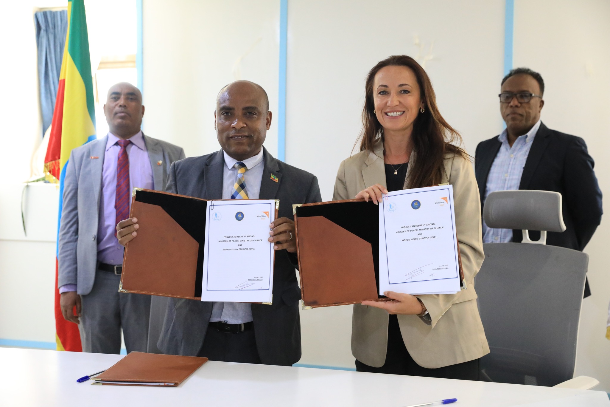 [#if smallImage??]
    [#if smallImage?is_hash]
        [#if smallImage.alt??]
            ${smallImage.alt}
        [/#if]
    [/#if]
[/#if]