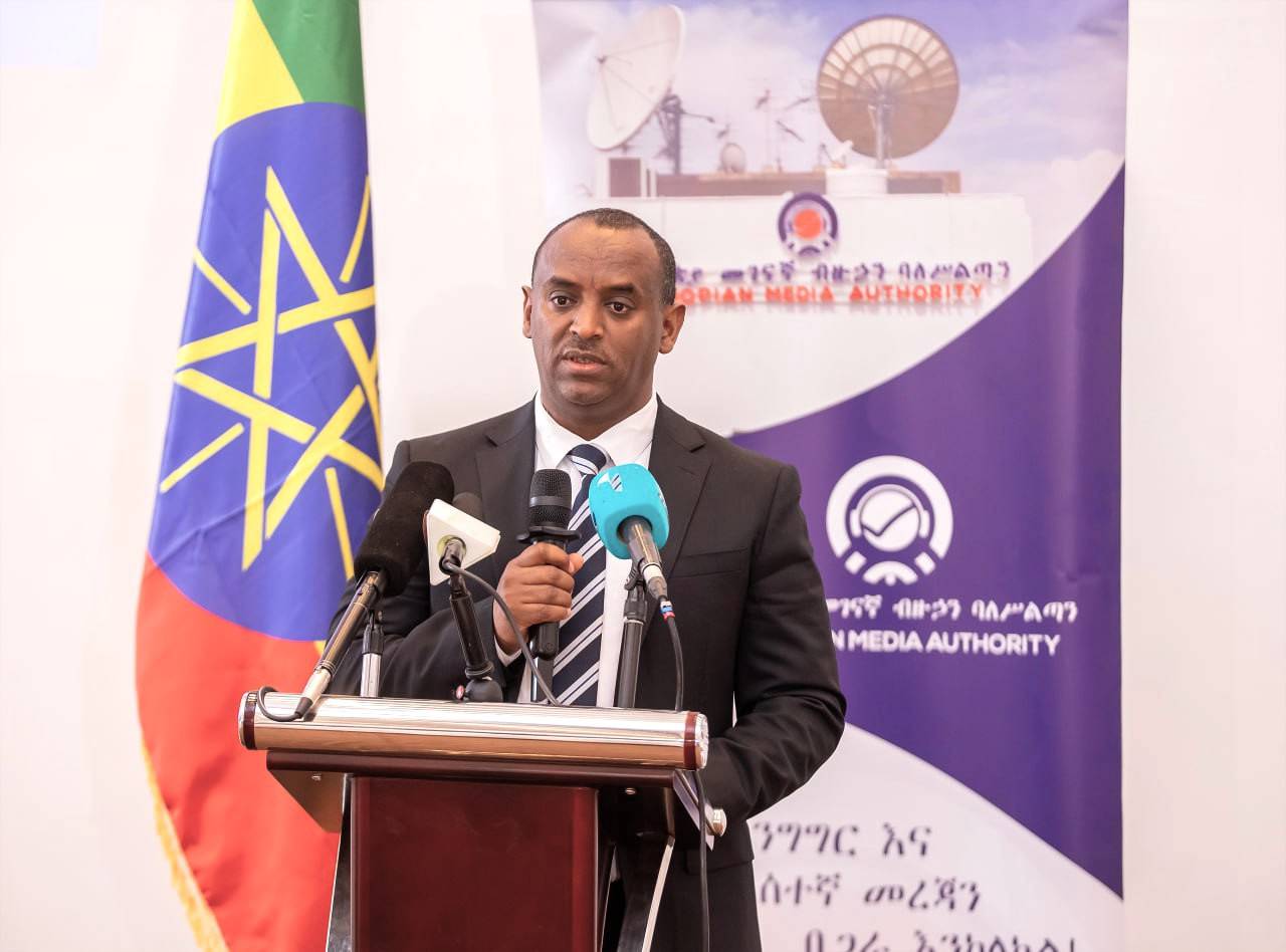 [#if smallImage??]
    [#if smallImage?is_hash]
        [#if smallImage.alt??]
            ${smallImage.alt}
        [/#if]
    [/#if]
[/#if]