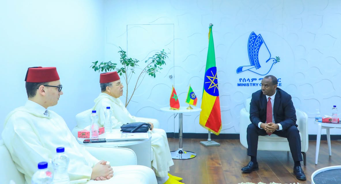 [#if smallImage??]
    [#if smallImage?is_hash]
        [#if smallImage.alt??]
            ${smallImage.alt}
        [/#if]
    [/#if]
[/#if]