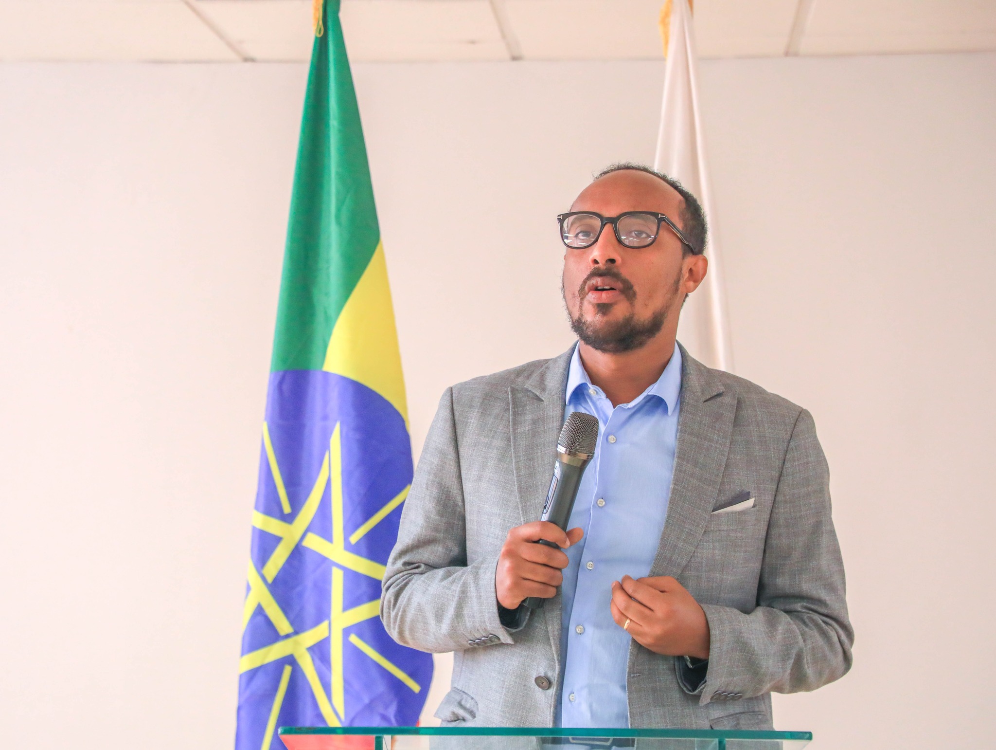 [#if smallImage??]
    [#if smallImage?is_hash]
        [#if smallImage.alt??]
            ${smallImage.alt}
        [/#if]
    [/#if]
[/#if]