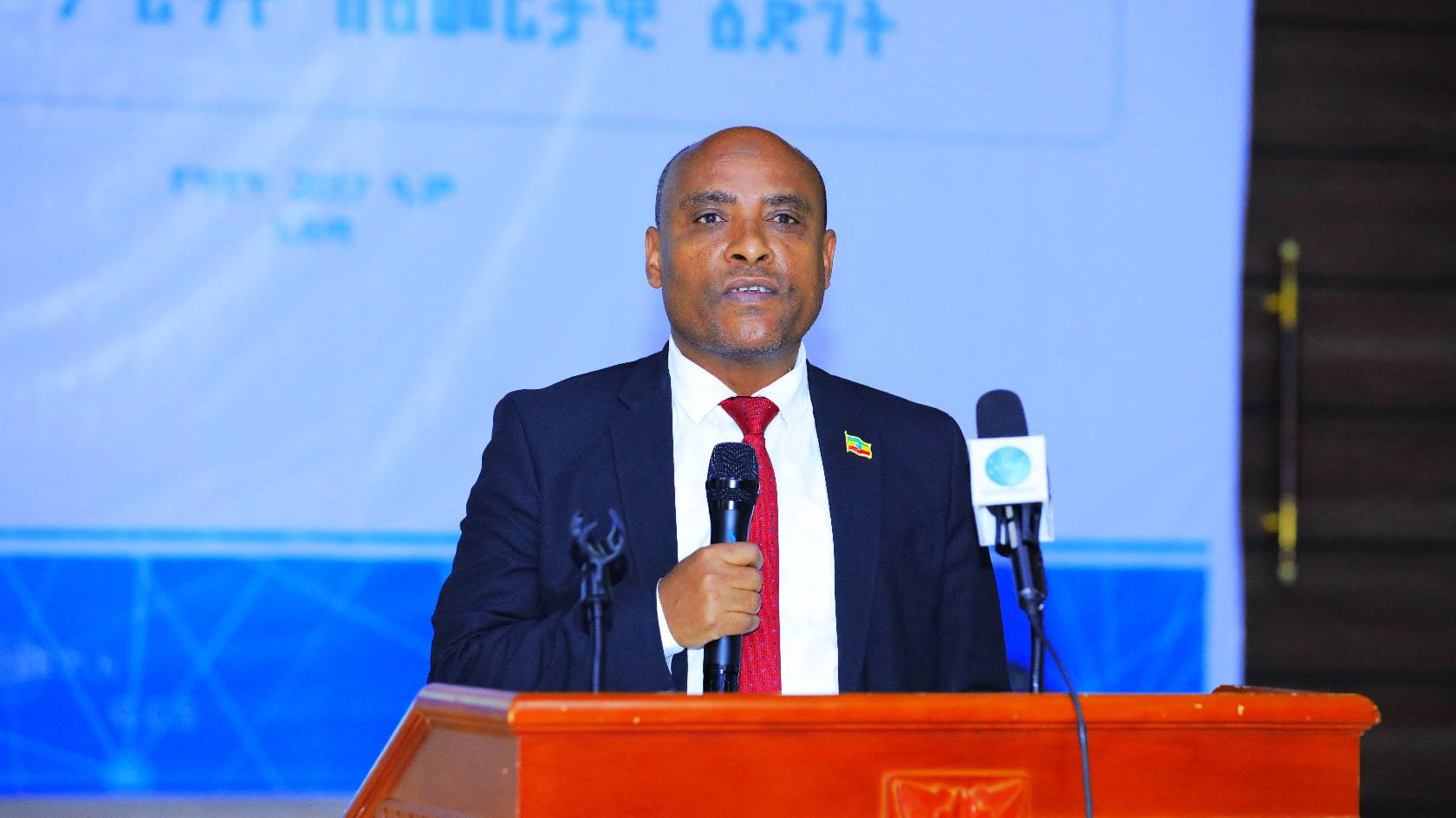 [#if smallImage??]
    [#if smallImage?is_hash]
        [#if smallImage.alt??]
            ${smallImage.alt}
        [/#if]
    [/#if]
[/#if]