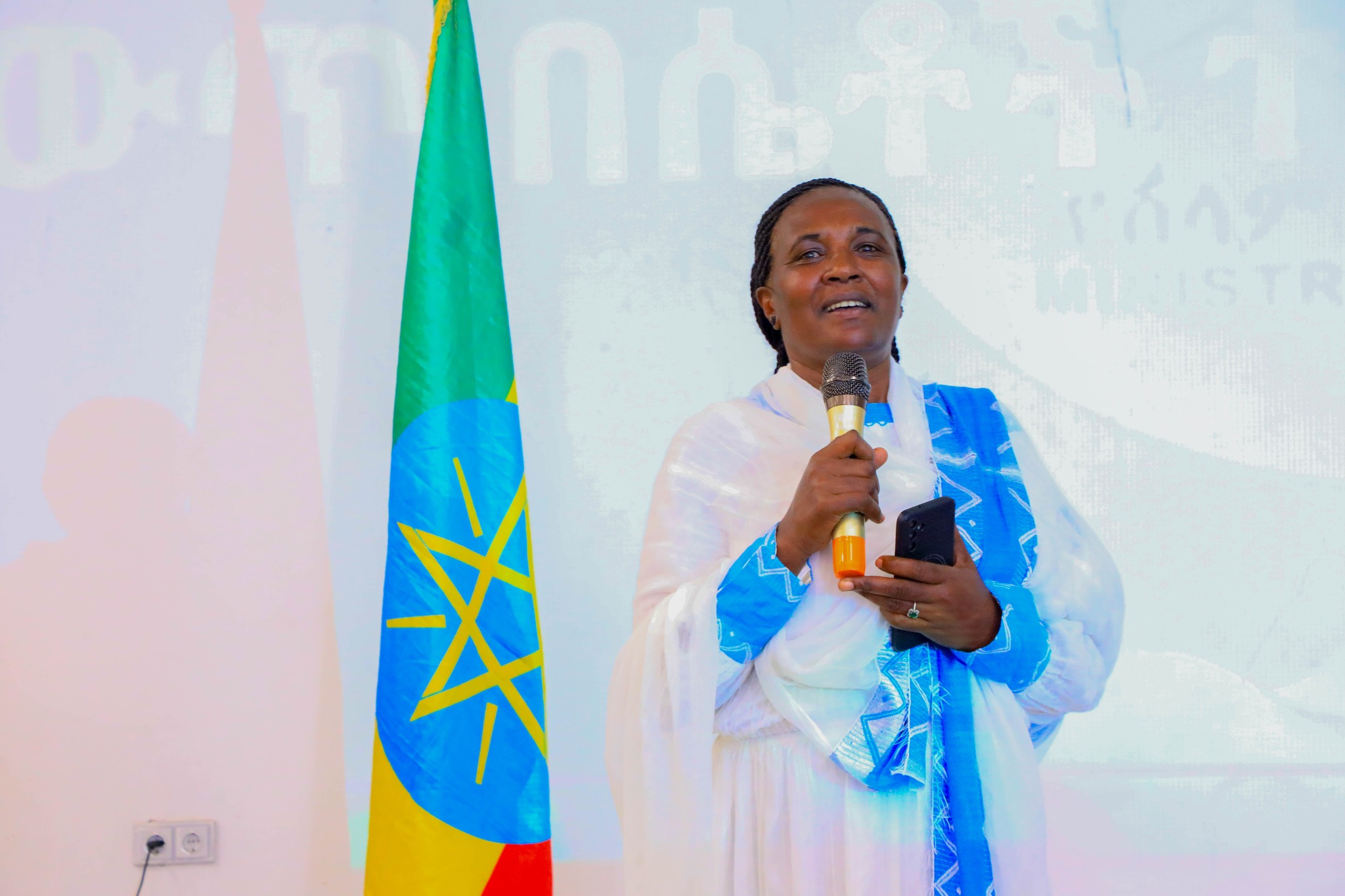 [#if smallImage??]
    [#if smallImage?is_hash]
        [#if smallImage.alt??]
            ${smallImage.alt}
        [/#if]
    [/#if]
[/#if]