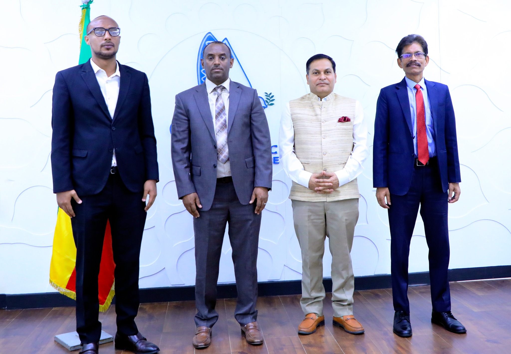 [#if smallImage??]
    [#if smallImage?is_hash]
        [#if smallImage.alt??]
            ${smallImage.alt}
        [/#if]
    [/#if]
[/#if]