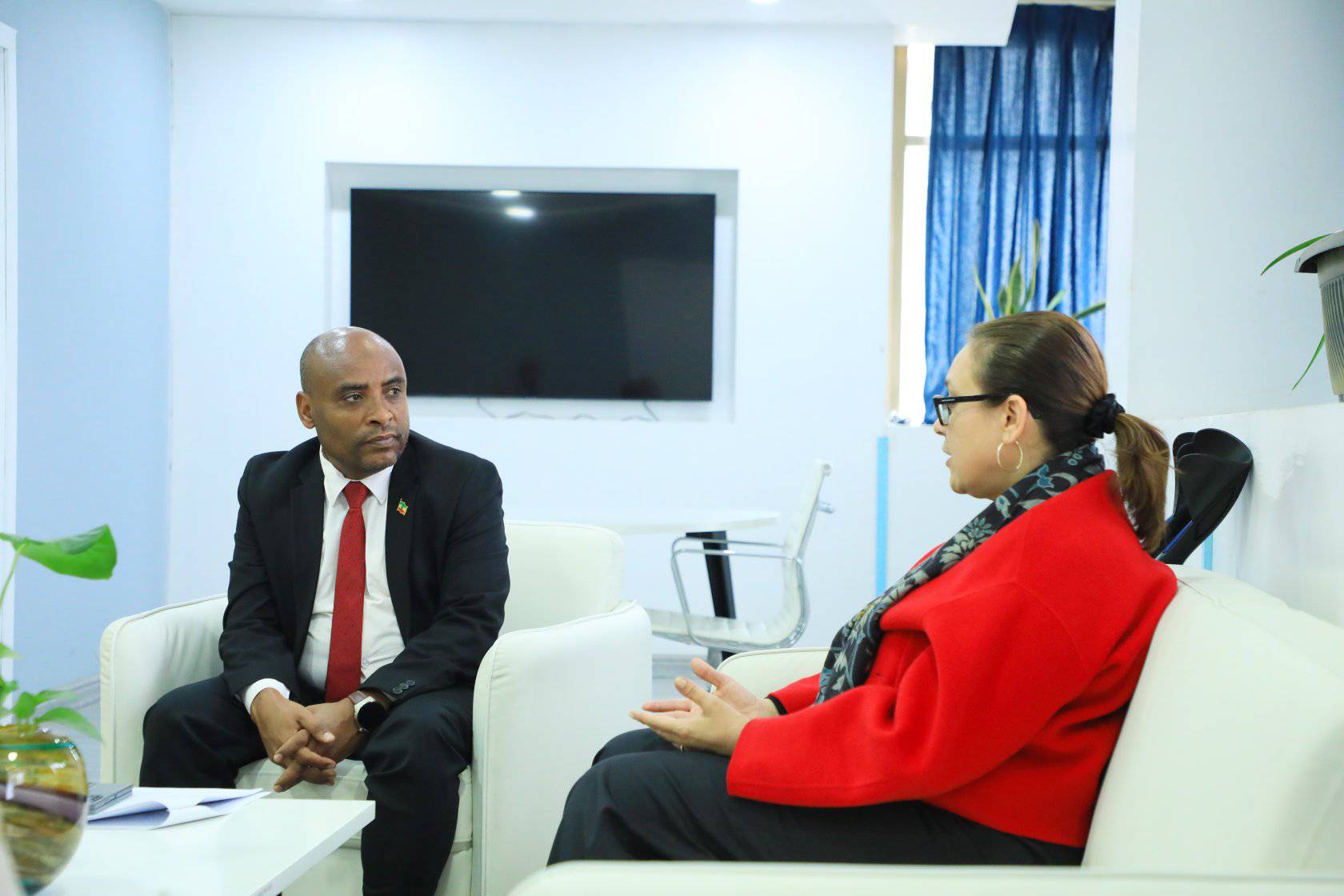 [#if smallImage??]
    [#if smallImage?is_hash]
        [#if smallImage.alt??]
            ${smallImage.alt}
        [/#if]
    [/#if]
[/#if]