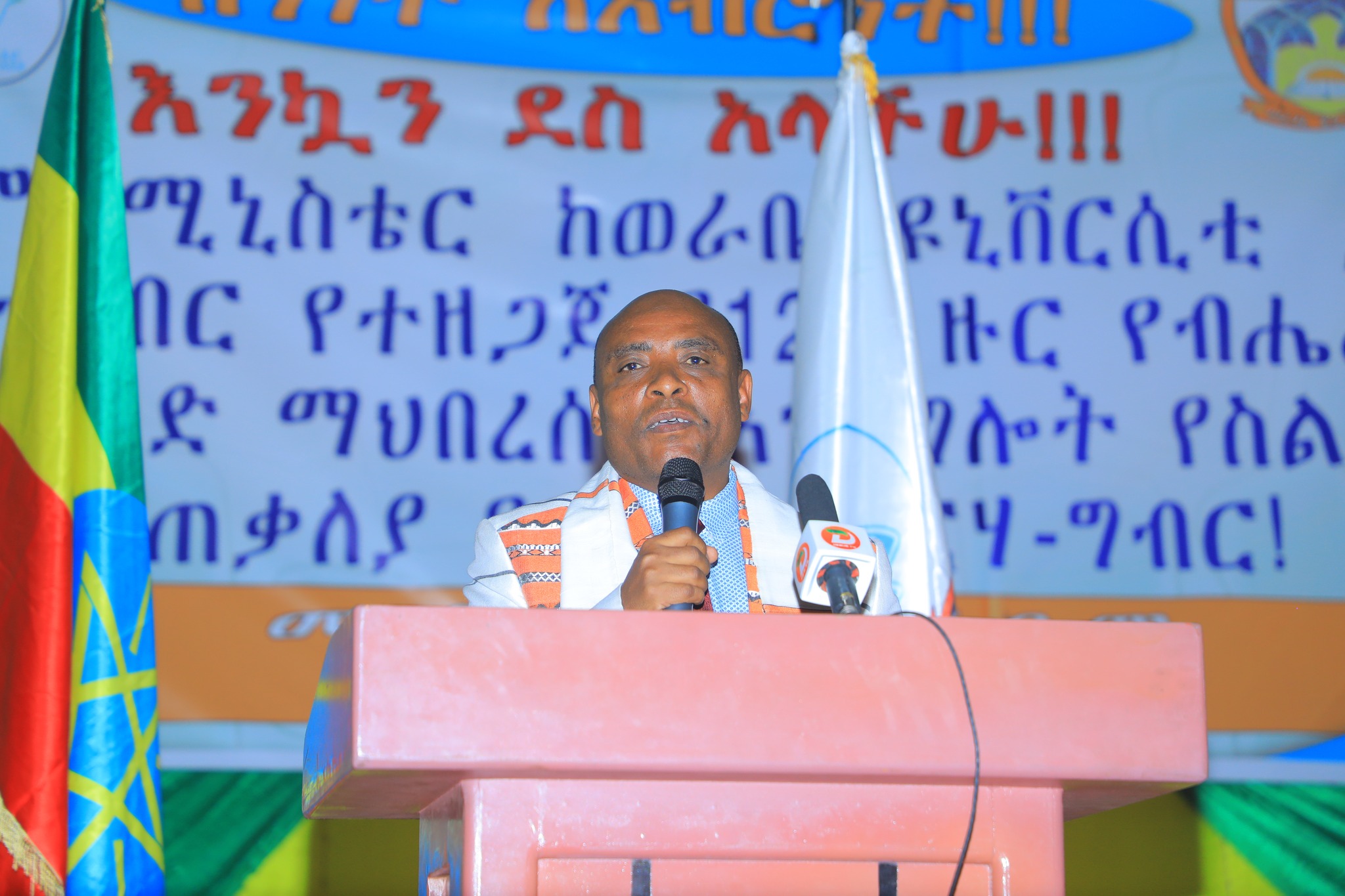 [#if smallImage??]
    [#if smallImage?is_hash]
        [#if smallImage.alt??]
            ${smallImage.alt}
        [/#if]
    [/#if]
[/#if]