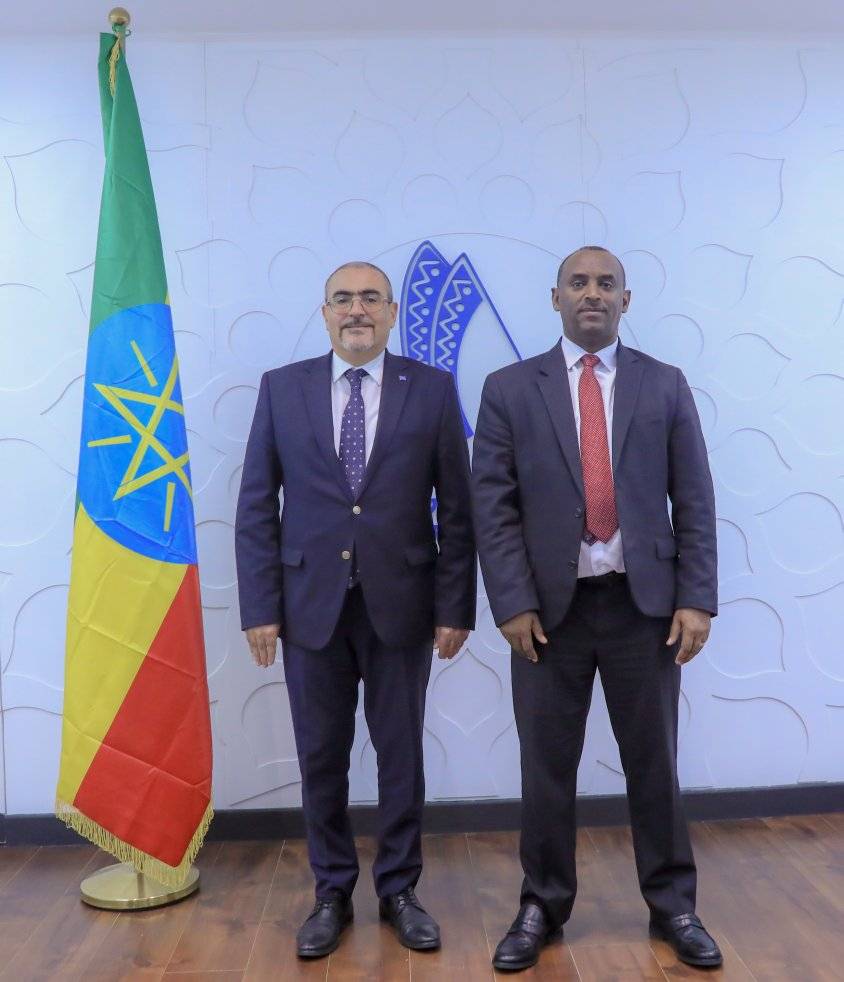 [#if smallImage??]
    [#if smallImage?is_hash]
        [#if smallImage.alt??]
            ${smallImage.alt}
        [/#if]
    [/#if]
[/#if]