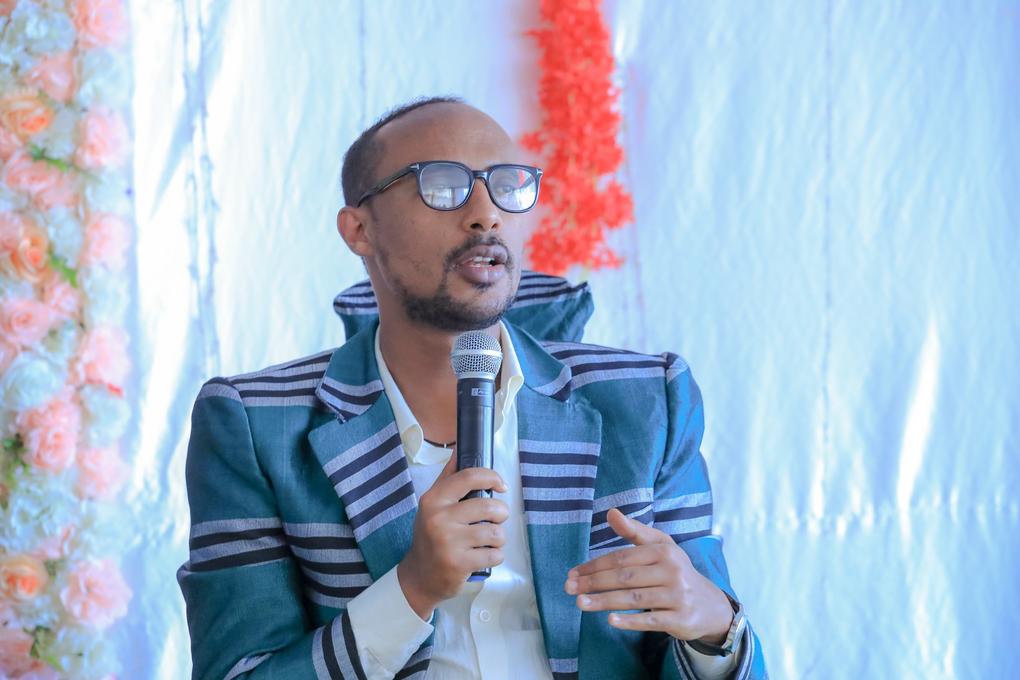 [#if smallImage??]
    [#if smallImage?is_hash]
        [#if smallImage.alt??]
            ${smallImage.alt}
        [/#if]
    [/#if]
[/#if]