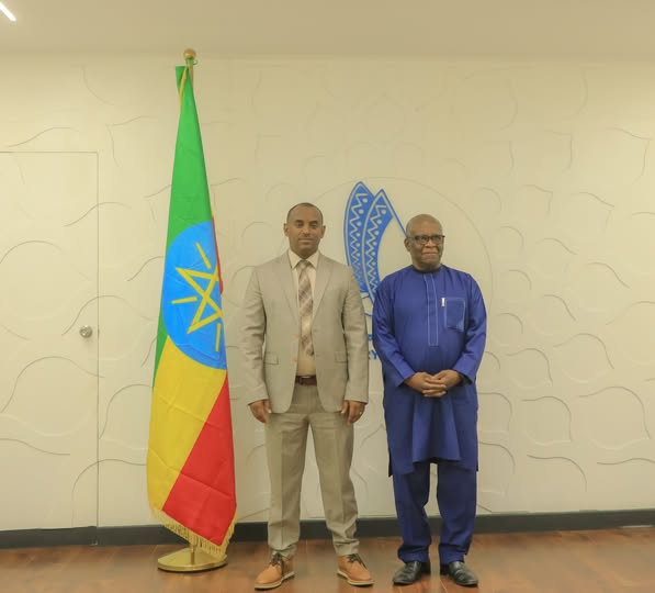 [#if smallImage??]
    [#if smallImage?is_hash]
        [#if smallImage.alt??]
            ${smallImage.alt}
        [/#if]
    [/#if]
[/#if]