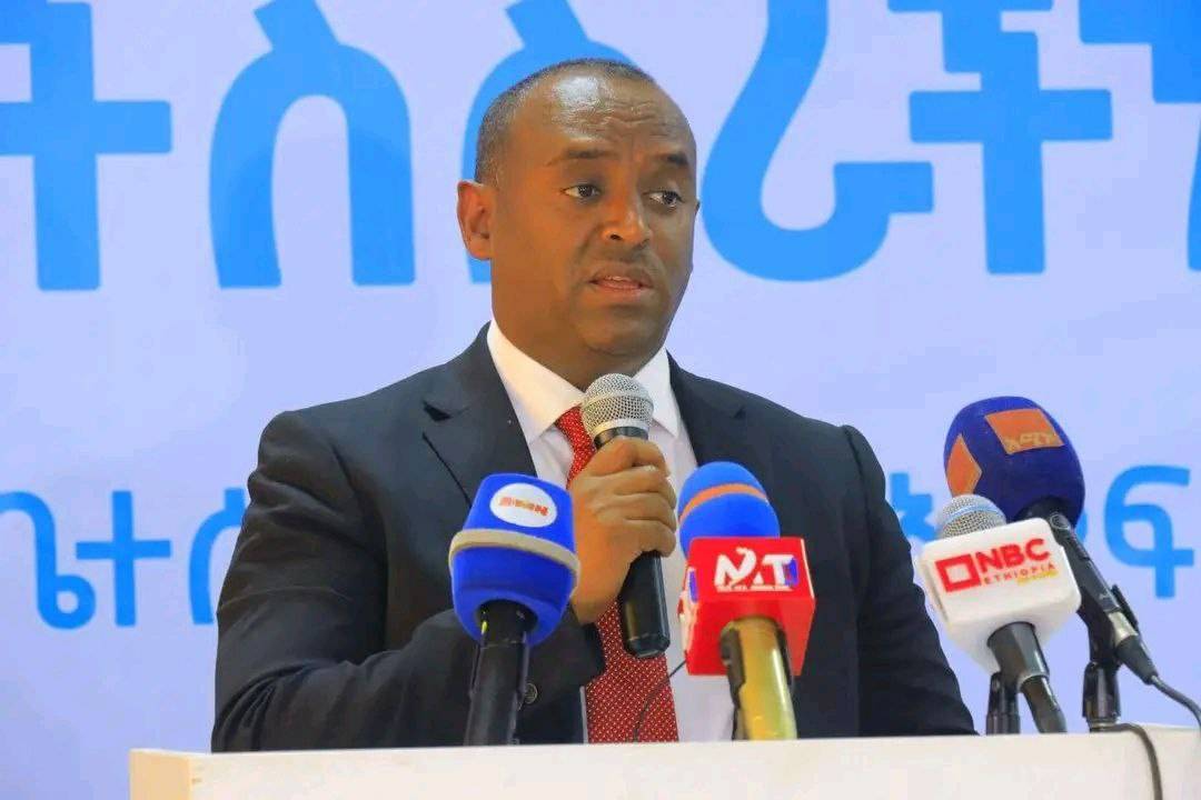 [#if smallImage??]
    [#if smallImage?is_hash]
        [#if smallImage.alt??]
            ${smallImage.alt}
        [/#if]
    [/#if]
[/#if]