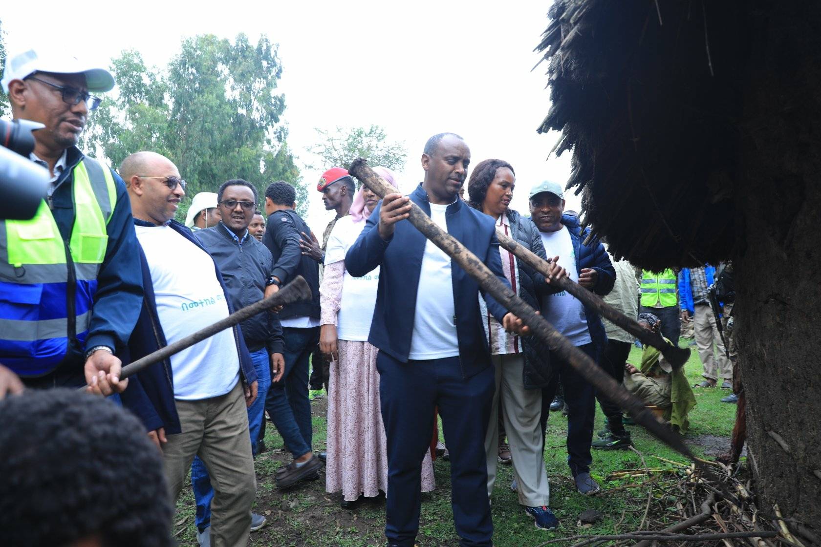 [#if smallImage??]
    [#if smallImage?is_hash]
        [#if smallImage.alt??]
            ${smallImage.alt}
        [/#if]
    [/#if]
[/#if]