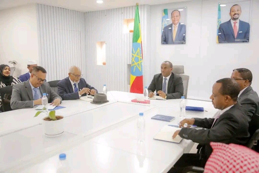 [#if smallImage??]
    [#if smallImage?is_hash]
        [#if smallImage.alt??]
            ${smallImage.alt}
        [/#if]
    [/#if]
[/#if]