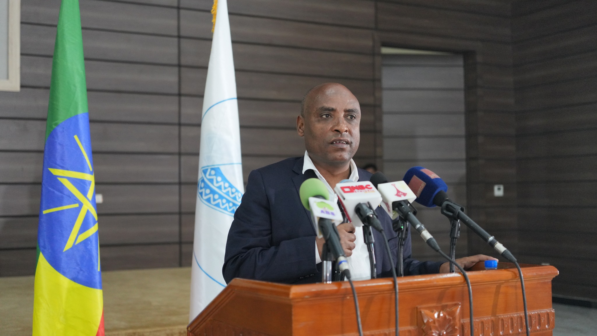 [#if smallImage??]
    [#if smallImage?is_hash]
        [#if smallImage.alt??]
            ${smallImage.alt}
        [/#if]
    [/#if]
[/#if]