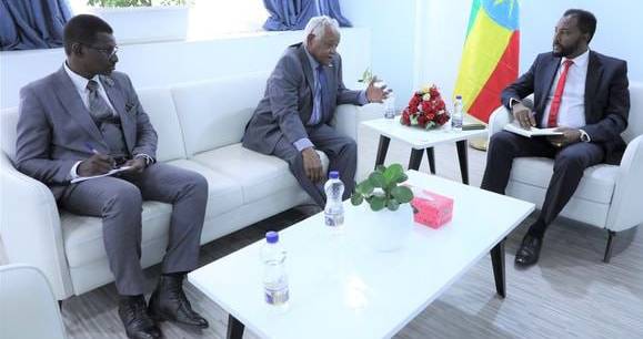 [#if smallImage??]
    [#if smallImage?is_hash]
        [#if smallImage.alt??]
            ${smallImage.alt}
        [/#if]
    [/#if]
[/#if]