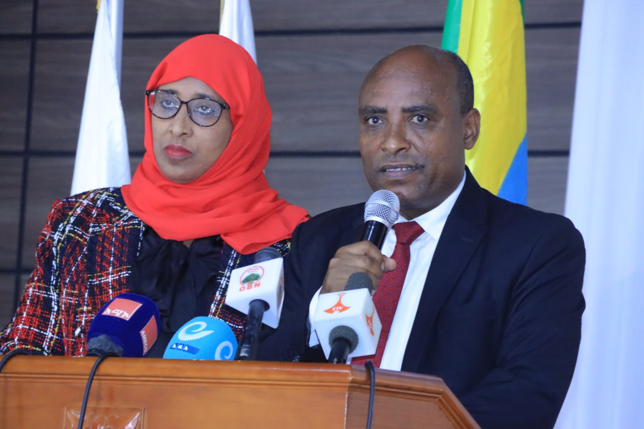 [#if smallImage??]
    [#if smallImage?is_hash]
        [#if smallImage.alt??]
            ${smallImage.alt}
        [/#if]
    [/#if]
[/#if]