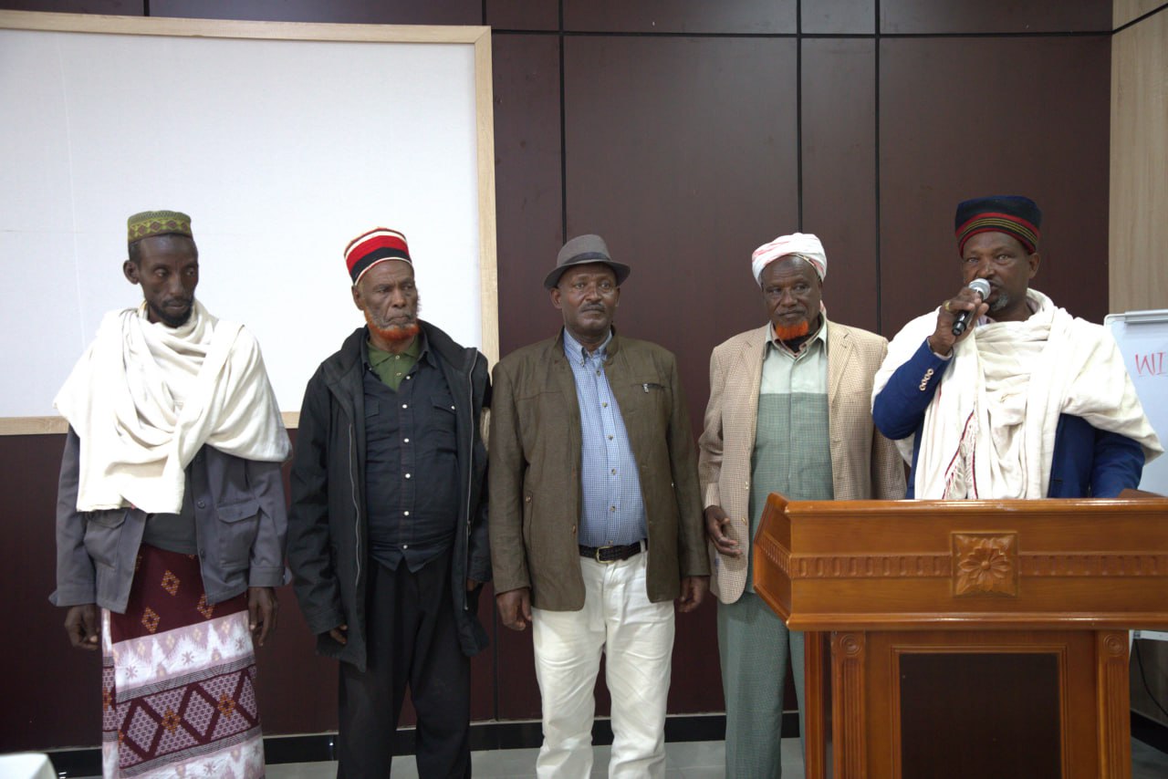 [#if smallImage??]
    [#if smallImage?is_hash]
        [#if smallImage.alt??]
            ${smallImage.alt}
        [/#if]
    [/#if]
[/#if]