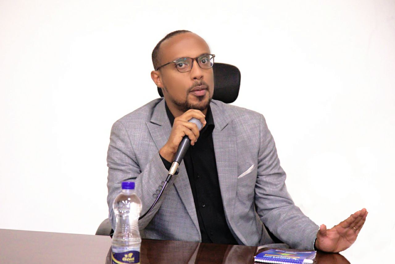 [#if smallImage??]
    [#if smallImage?is_hash]
        [#if smallImage.alt??]
            ${smallImage.alt}
        [/#if]
    [/#if]
[/#if]