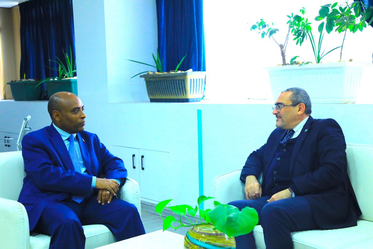 [#if smallImage??]
    [#if smallImage?is_hash]
        [#if smallImage.alt??]
            ${smallImage.alt}
        [/#if]
    [/#if]
[/#if]