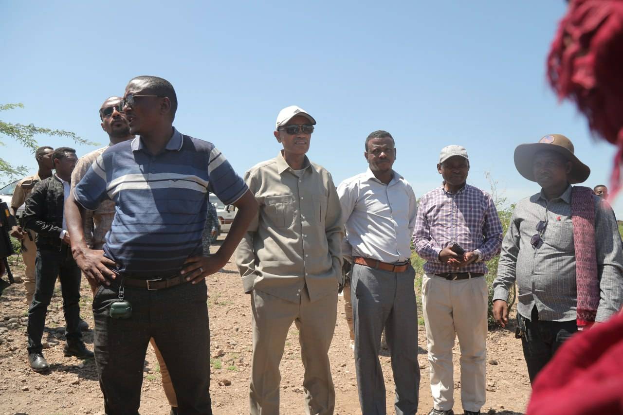 [#if smallImage??]
    [#if smallImage?is_hash]
        [#if smallImage.alt??]
            ${smallImage.alt}
        [/#if]
    [/#if]
[/#if]